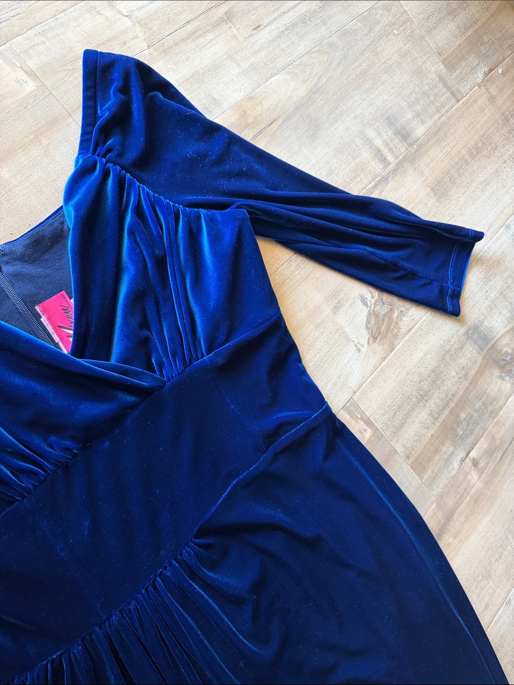 STARLET WIGGLE DRESS IN BLUE VELVET - VIXEN BY MICHELINE PITT - Picture 5 of 8